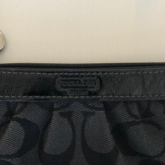 Coach patent leather and canvass logo wristlet - Picture 2 of 4